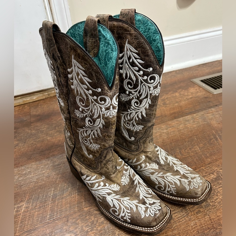 Corral boots